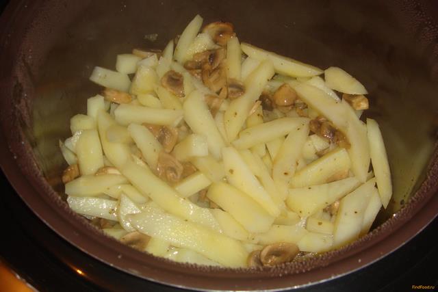 Картофель с шампиньонами в мультиварке рецепт с фото 6-го шага 