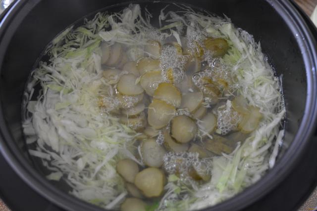 Суп с солеными огурцами рецепт с фото 4-го шага 