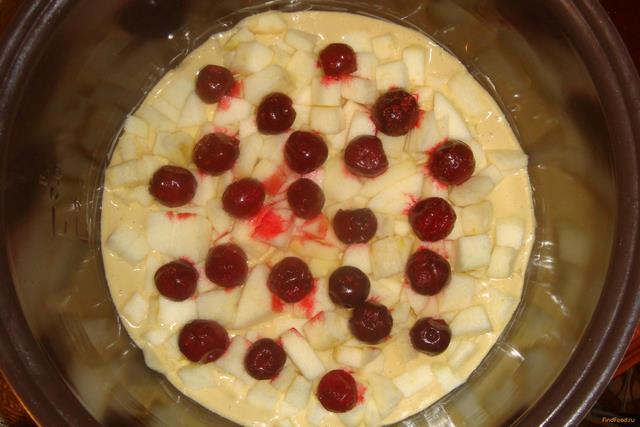 Пирог с яблоками и вишней в мультиварке рецепт с фото 7-го шага 