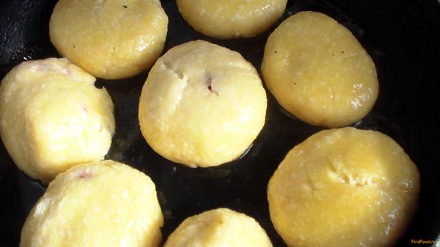 Творожные кнедлики с клубникой и ванильным соусом рецепт с фото 15-го шага 