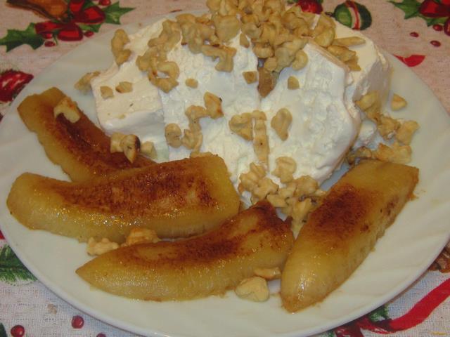 Мороженое с грецкими орехами и карамельными бананами рецепт с фото 6-го шага 