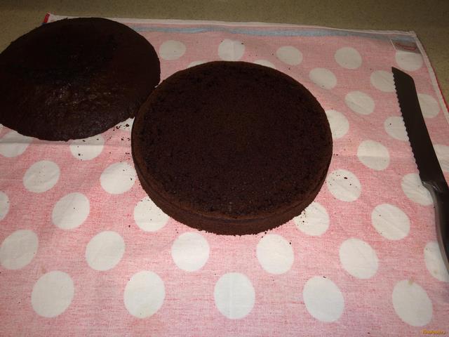 Шоколадный торт с клубникой рецепт с фото 10-го шага 