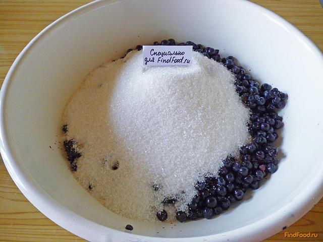 Черника с сахаром в морозилке рецепт с фото 2-го шага 