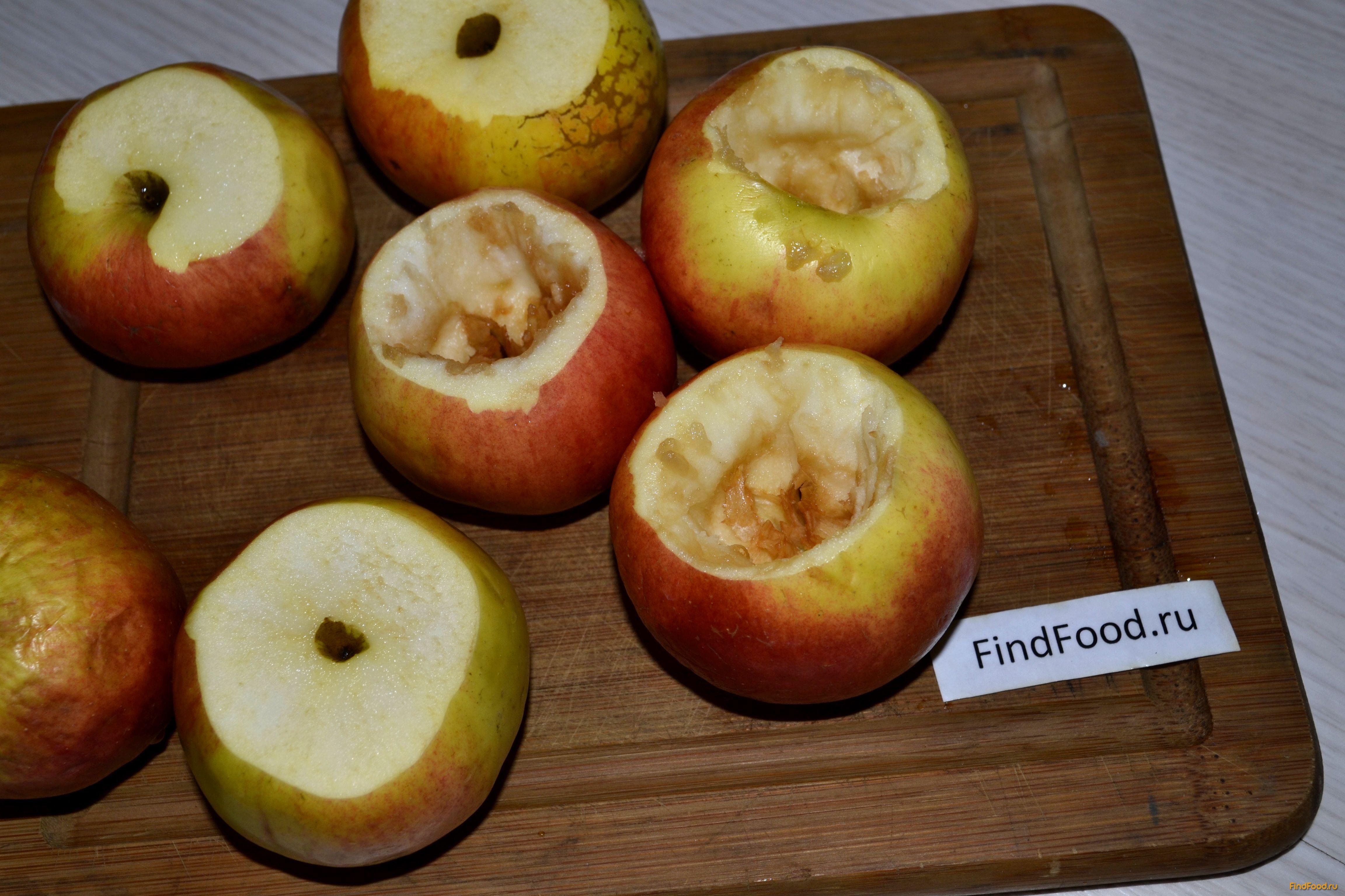 Яблоки запеченные с изюмом рецепт с фото 2-го шага 