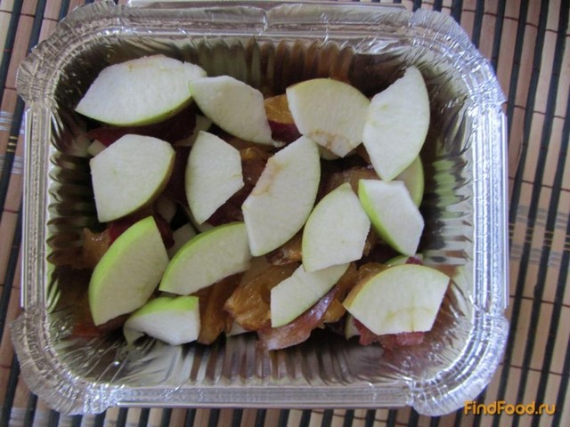 Запеченные яблоки со сливами рецепт с фото 3-го шага 
