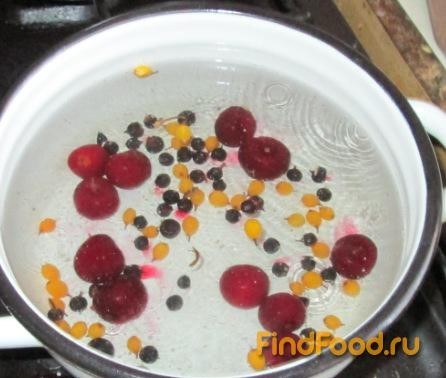 Кисель из ягод со свежими фруктами рецепт с фото 2-го шага 