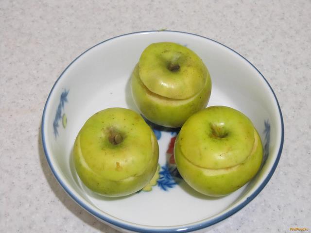 Запеченные яблоки с медом и орехами рецепт с фото 5-го шага 