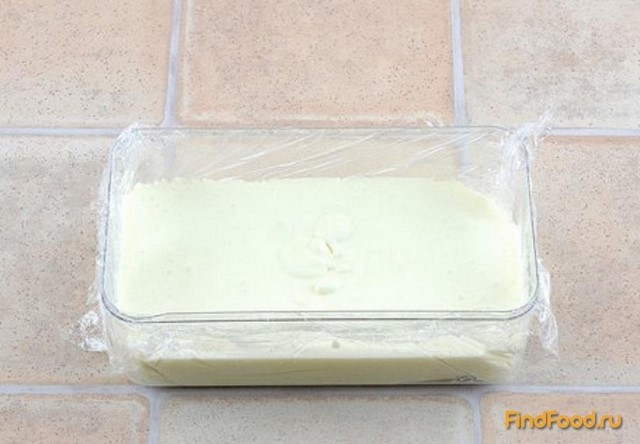 Творожный десерт с клубничным соусом рецепт с фото 3-го шага 