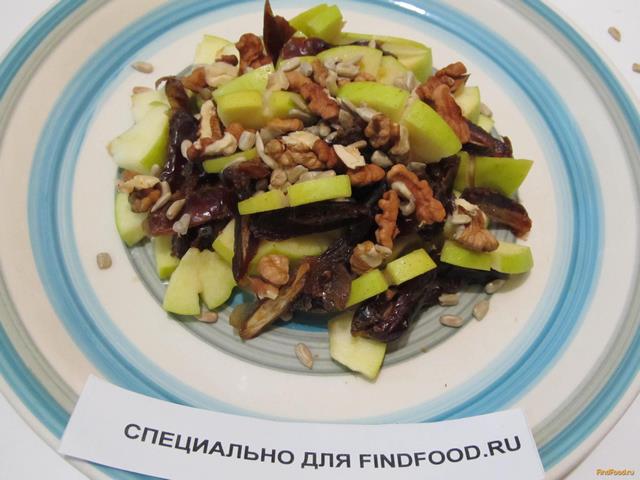 Салат из фиников с орехами рецепт с фото 6-го шага 