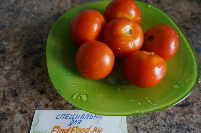 Маринованные помидоры с красным луком и морковью рецепт с фото 1-го шага 