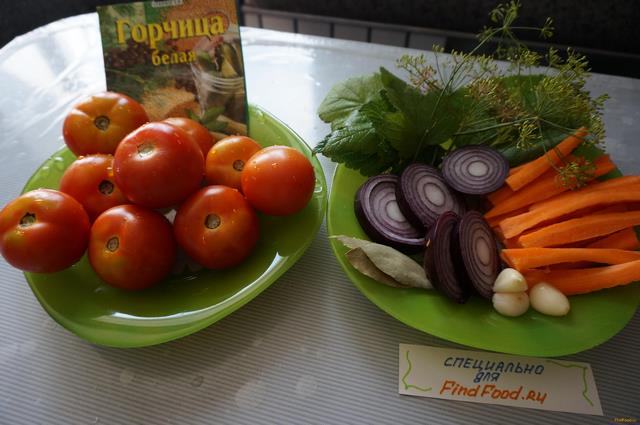 Маринованные помидоры с красным луком и морковью рецепт с фото 2-го шага 