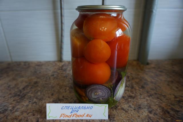 Маринованные помидоры с красным луком и морковью рецепт с фото 5-го шага 