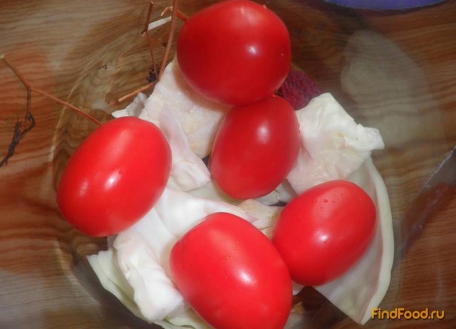 Консервированные помидоры с капустой и свеклой рецепт с фото 2-го шага 