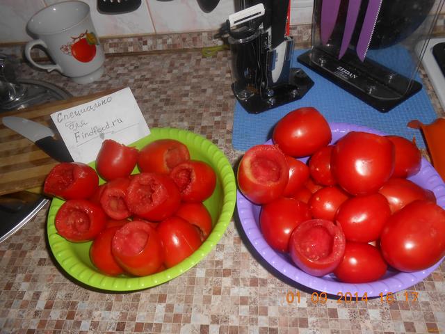 Соленые помидоры фаршированные капустой рецепт с фото 1-го шага 