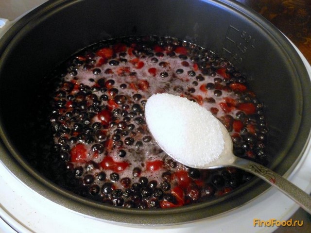 Ягодный компот с мятой рецепт с фото 2-го шага 