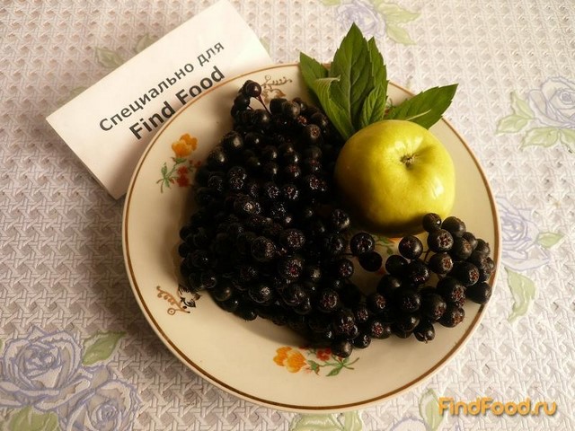Компот из черноплодной рябины с яблоком и мятой рецепт с фото 1-го шага 
