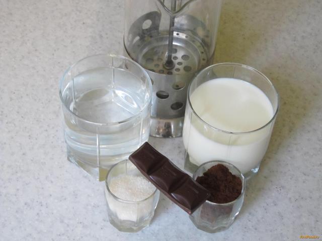 Кофе с молочной пенкой и тёртым шоколадом рецепт с фото 1-го шага 