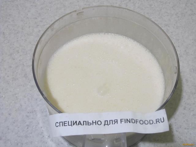 Молочный коктейль с бананом и мороженым рецепт с фото 4-го шага 