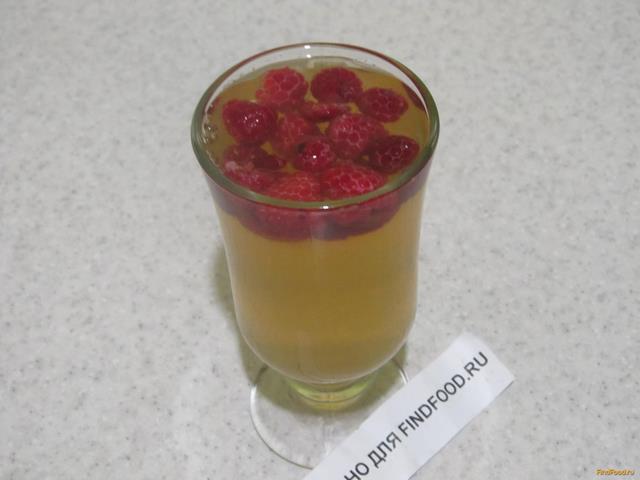 Зеленый чай с ягодами малины рецепт с фото 3-го шага 