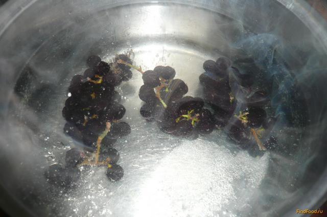 Виноградно-яблочный компот с мятой рецепт с фото 4-го шага 