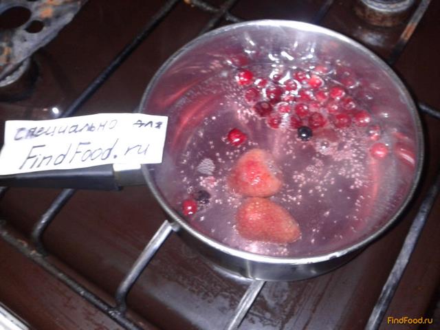 ягодный компотик рецепт с фото 2-го шага 