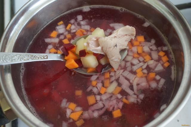 Суп на курином бульоне со свеклой рецепт с фото 3-го шага 