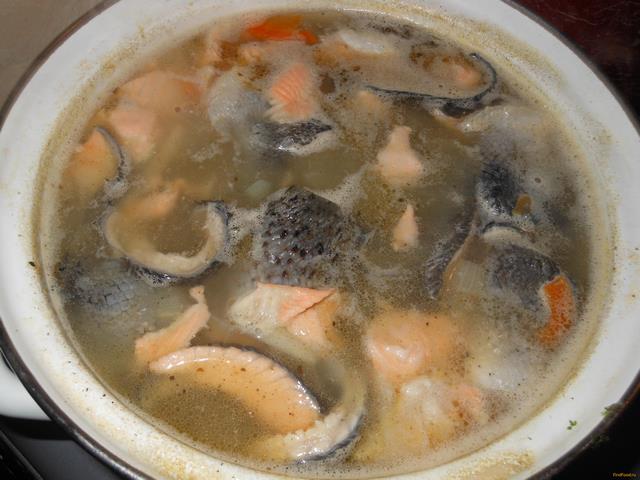 Рыбный суп с лососем рецепт с фото 4-го шага 
