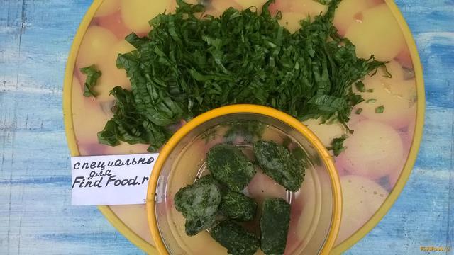 Зеленый борщ с щавлем и шпинатом рецепт с фото 5-го шага 