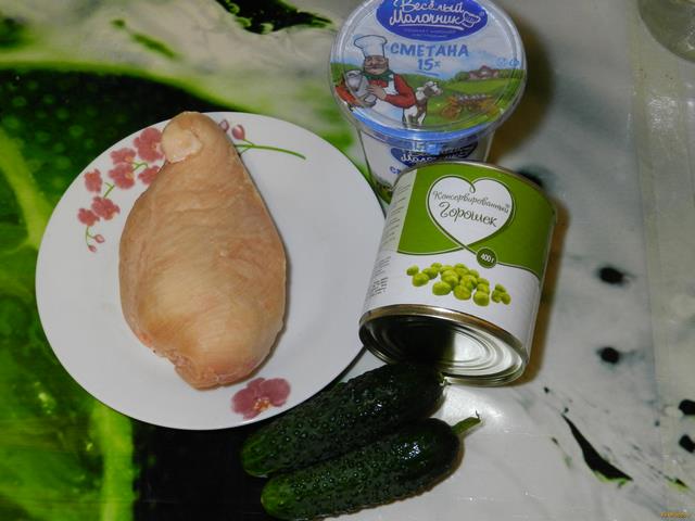 Салат с зеленым горошком и курицей рецепт с фото 1-го шага 