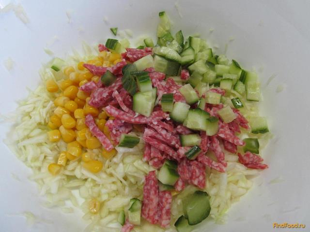Салат из салями капусты и кукурузы рецепт с фото 6-го шага 