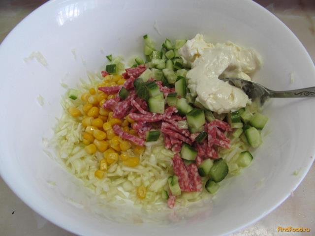Салат из салями капусты и кукурузы рецепт с фото 7-го шага 