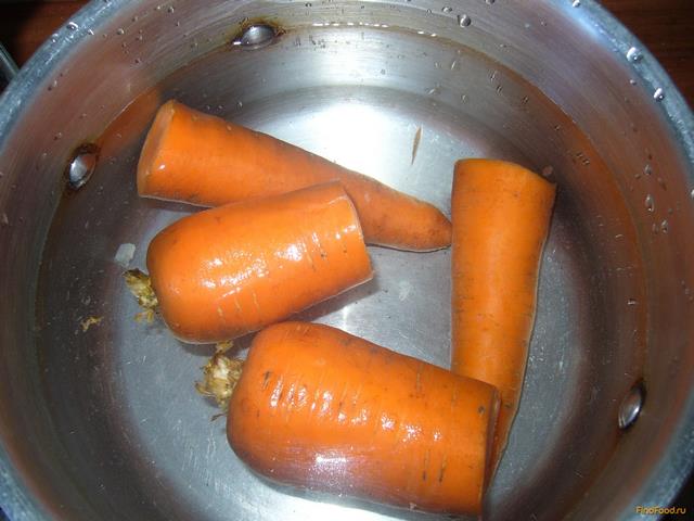 Салат с крабовыми палочками кукурузой и морковью рецепт с фото 2-го шага 