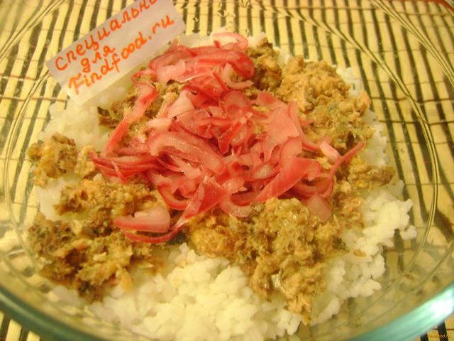 Салат с рыбными консервами и рисом рецепт с фото 4-го шага 