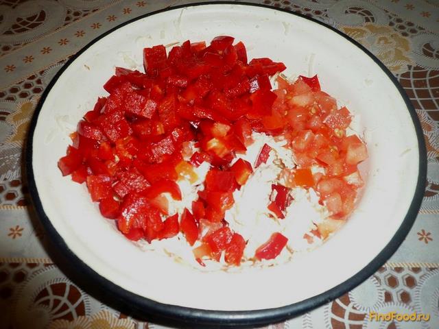 Сырный салат с перцем и помидорами рецепт с фото 3-го шага 