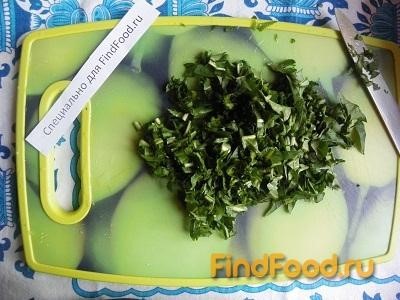 Салат с листьями одуванчика рецепт с фото 4-го шага 