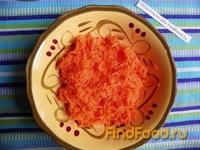 Морковный салат с орехами и чесноком рецепт с фото 2-го шага 