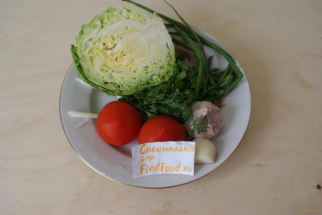 Салат с помидорами и молодой капустой рецепт с фото 1-го шага 