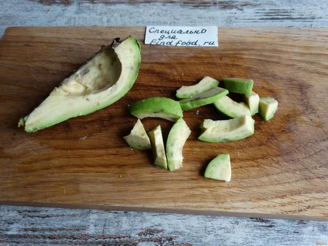 Овощной салат с авокадо рецепт с фото 4-го шага 