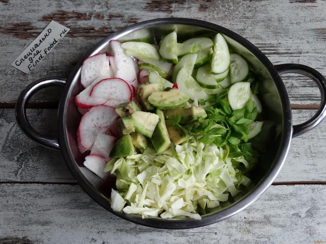 Овощной салат с авокадо рецепт с фото 5-го шага 