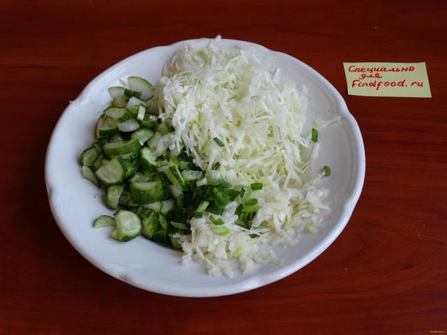 Овощной салат с кольраби рецепт с фото 4-го шага 