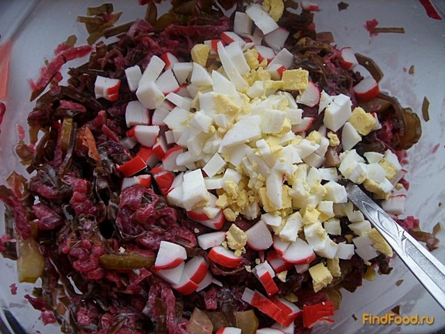 Салат из морской капусты и свеклы рецепт с фото 5-го шага 