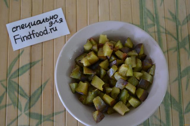 Свекольный салат со свежими сливами рецепт с фото 3-го шага 