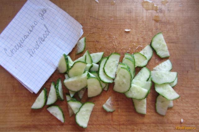 Салат огурцы с селедкой рецепт с фото 1-го шага 