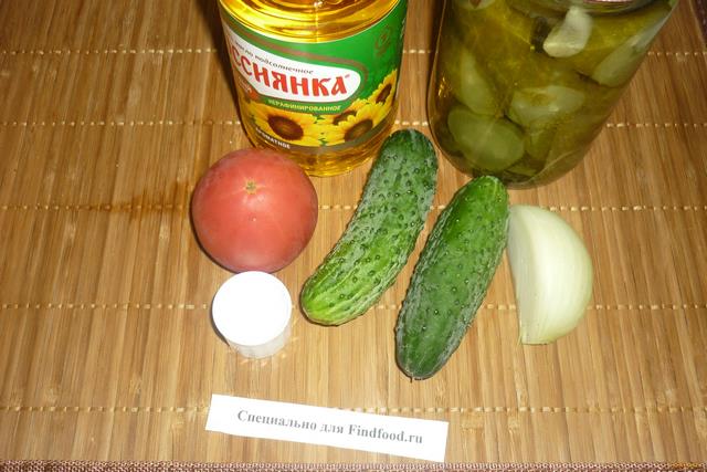 Салат из маринованных и свежих огурцов рецепт с фото 1-го шага 