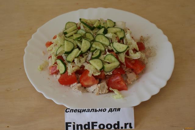 Овощной салат с куриной грудкой и сухариками рецепт с фото 4-го шага 