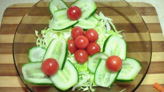 Овощной салат с помидорами черри рецепт с фото 5-го шага 