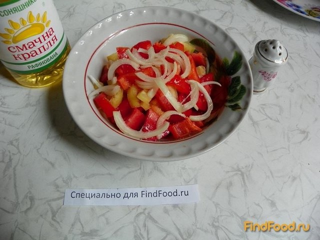 Салат из помидоров болгарского перца и лука рецепт с фото 6-го шага 