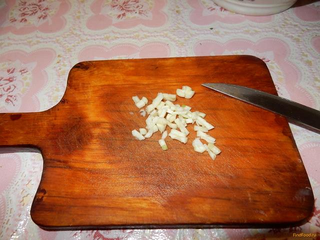 Салат из огурцов с петрушкой и чесноком рецепт с фото 3-го шага 