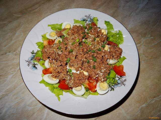 Салат с тунцом и перепелиными яйцами рецепт с фото 10-го шага 