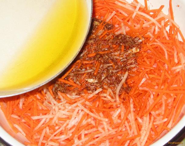 Салат по-корейски с морковью и редькой рецепт с фото 5-го шага 